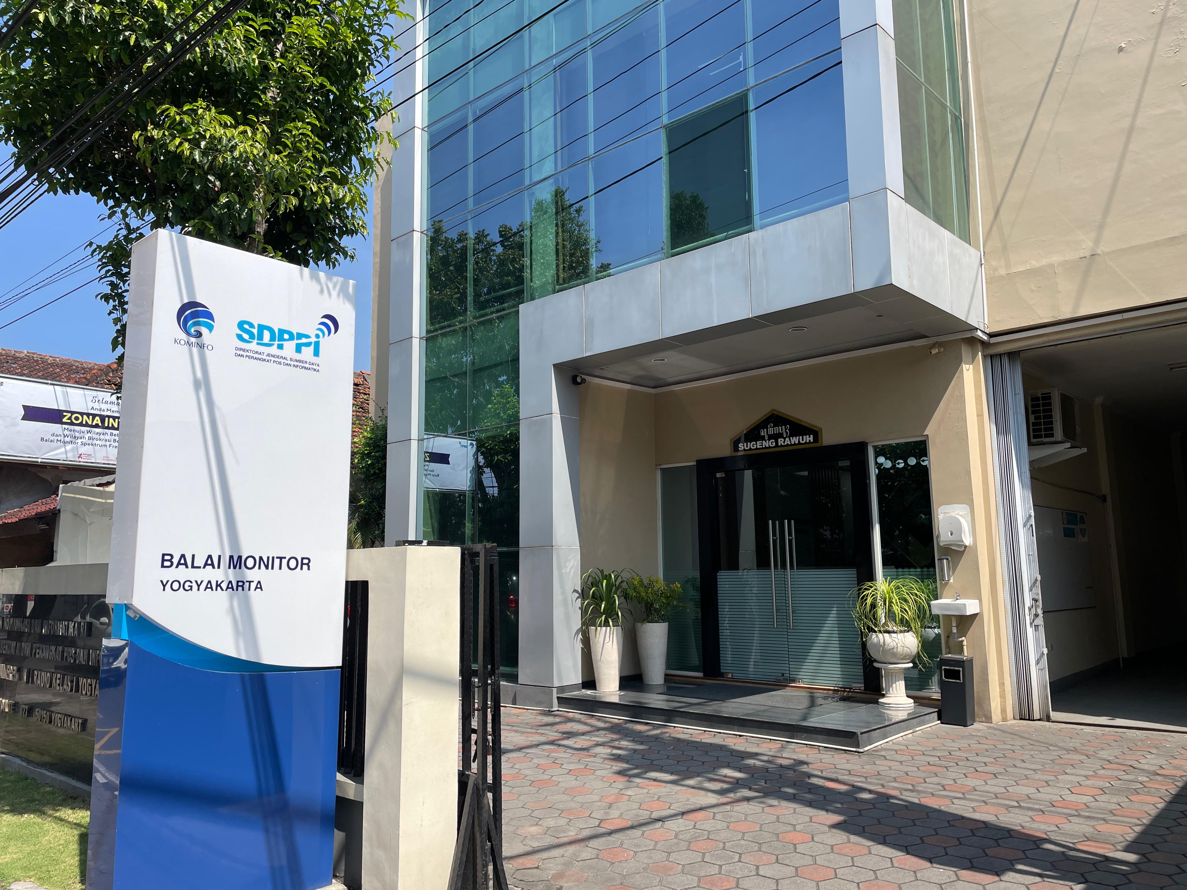 Kantor depan Balai Monitoring SFR Kelas 1 Yogyakarta